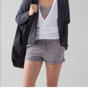 LULULEMON LOOP BACK SHORT 2”  IN ACID RUBBER DYE MAGNUM SIZE 4